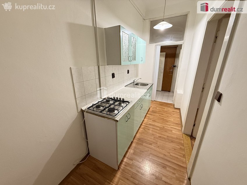 Pronájem bytu 1+1 36 m^2 Nuselská, Praha 4 