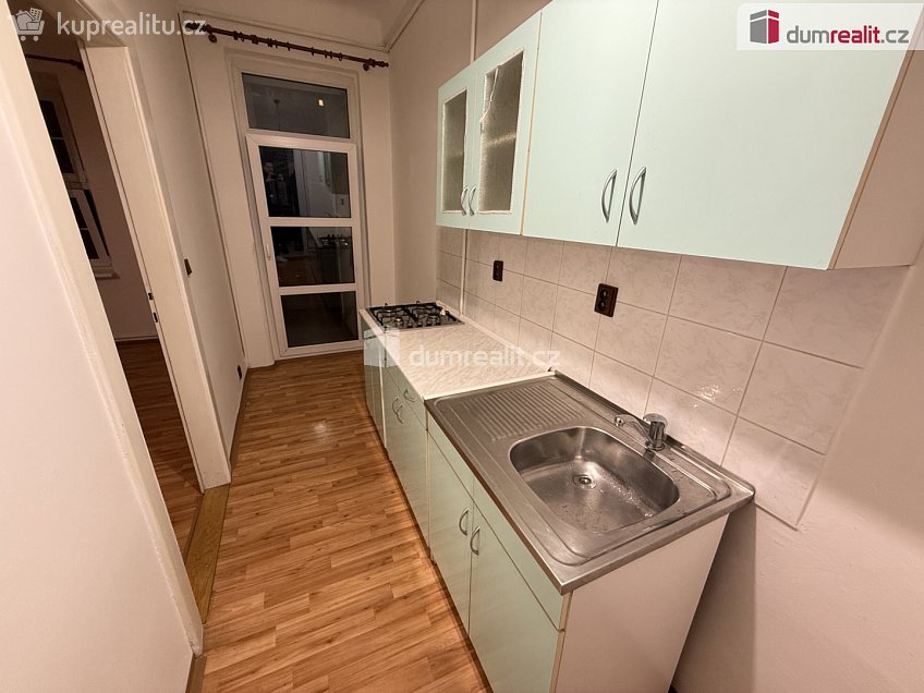 Pronájem bytu 1+1 36 m^2 Nuselská, Praha 4 