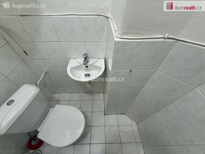 Pronájem bytu 1+1 36 m^2 Nuselská, Praha 4 