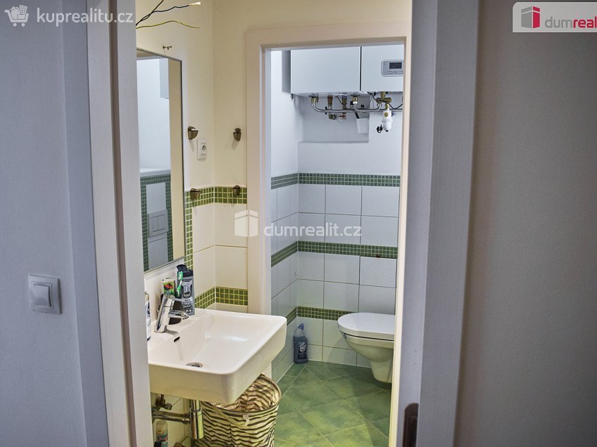 Prodej bytu 2+1 42 m^2 Nad Dvorem, Karlovy Vary 