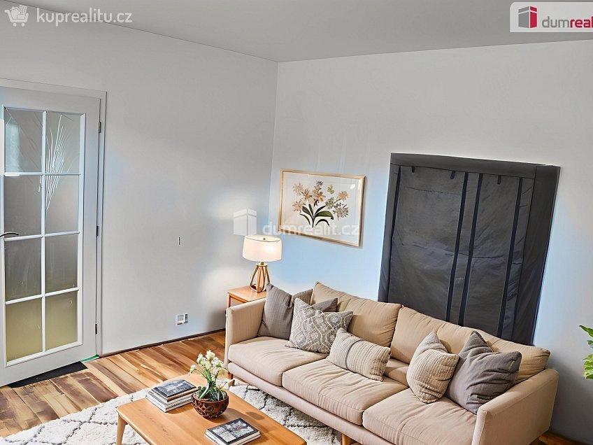 Prodej bytu 2+1 42 m^2 Nad Dvorem, Karlovy Vary 