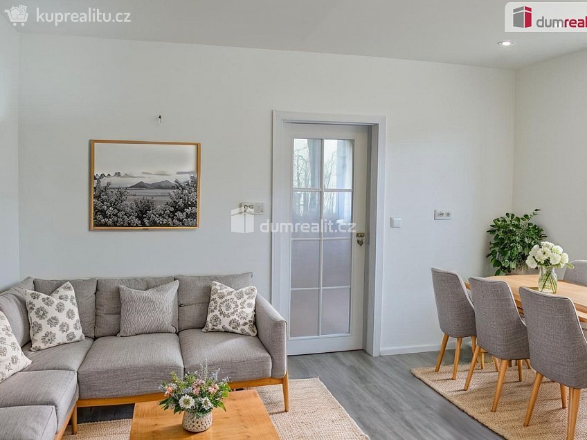 Prodej bytu 2+1 42 m^2 Nad Dvorem, Karlovy Vary 