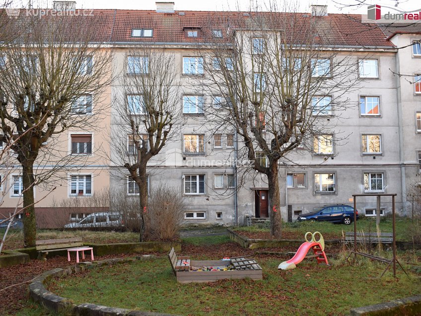 Prodej bytu 2+1 42 m^2 Nad Dvorem, Karlovy Vary 