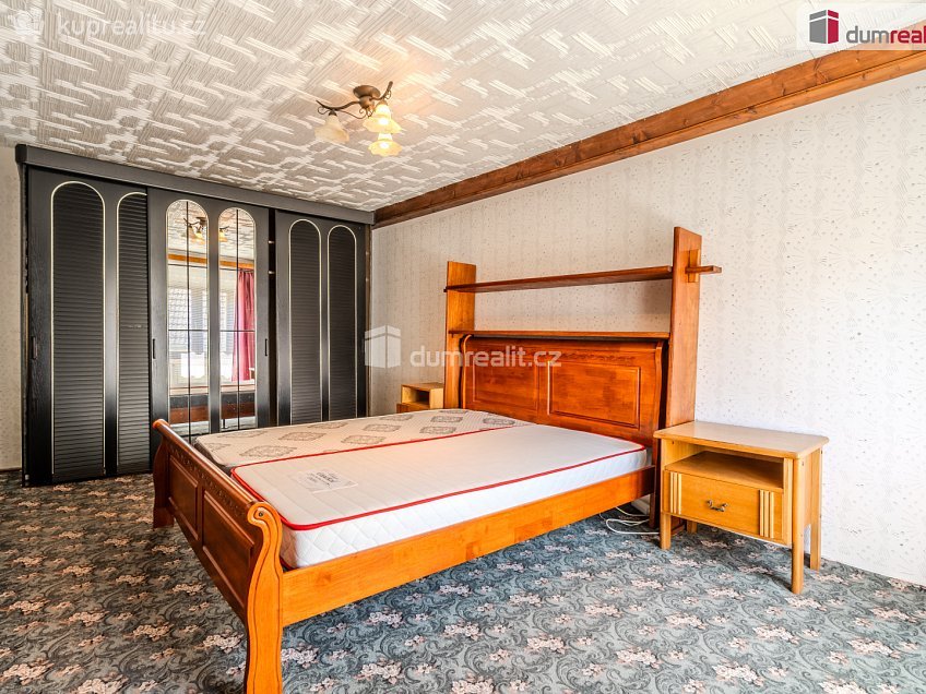 Prodej  rodinného domu 180 m^2 Bechlín, Bechlín 