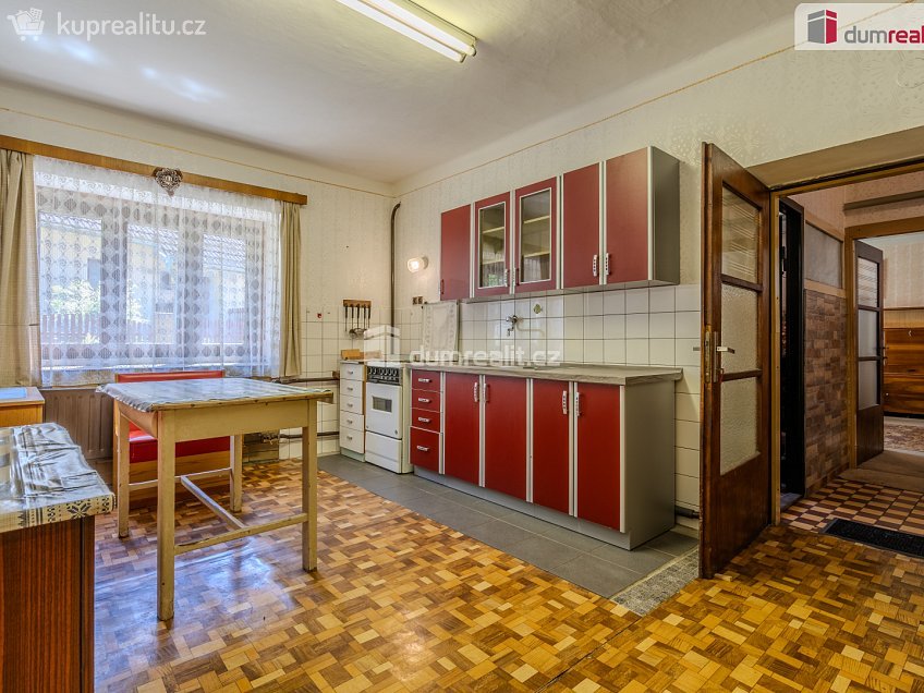 Prodej  rodinného domu 180 m^2 Bechlín, Bechlín 