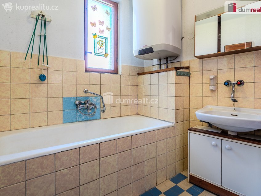 Prodej  rodinného domu 180 m^2 Bechlín, Bechlín 