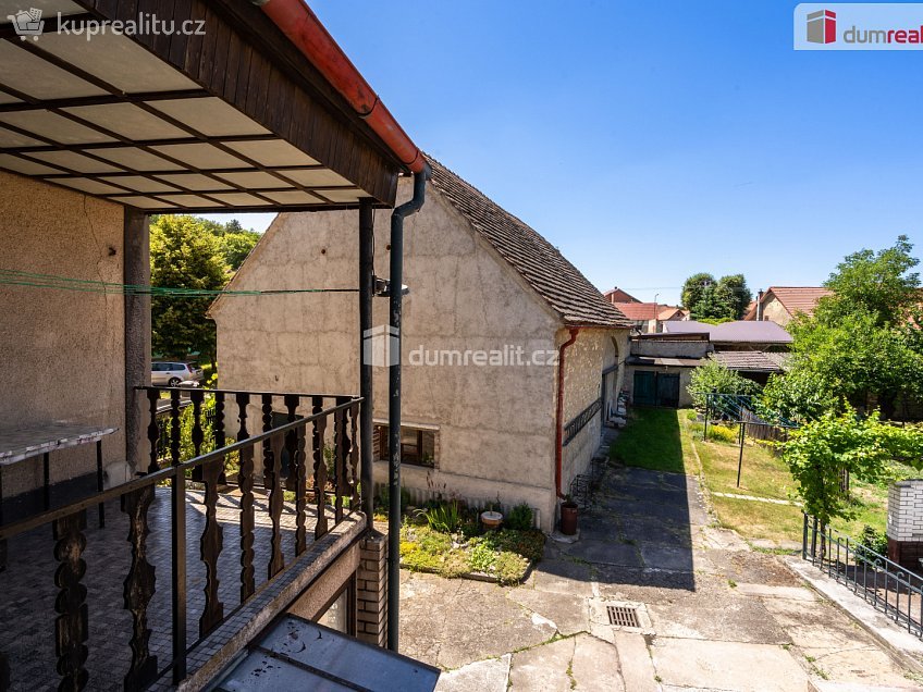 Prodej  rodinného domu 180 m^2 Bechlín, Bechlín 