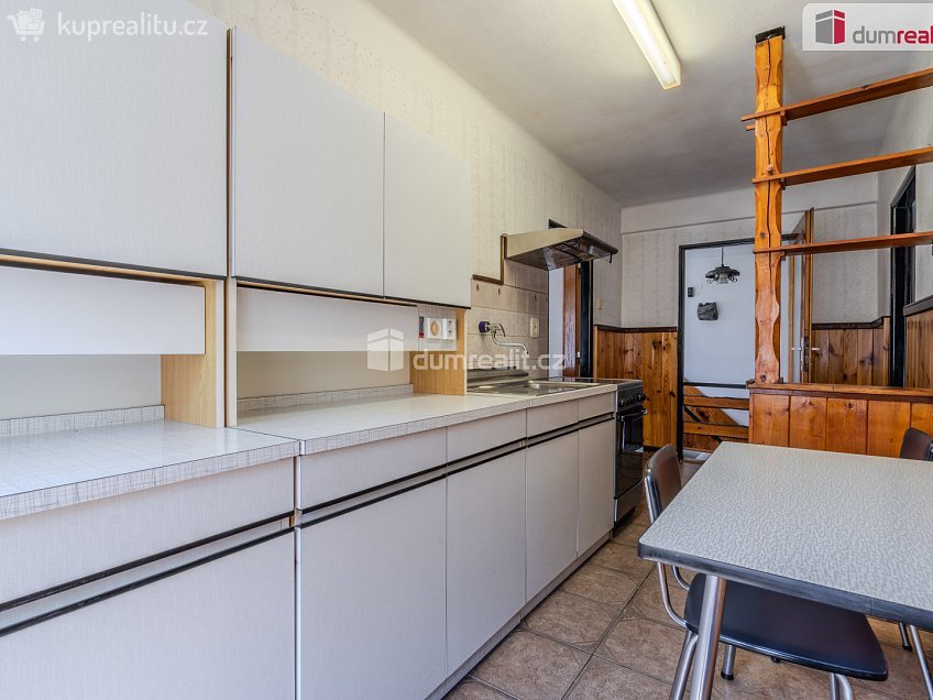 Prodej  rodinného domu 180 m^2 Bechlín, Bechlín 