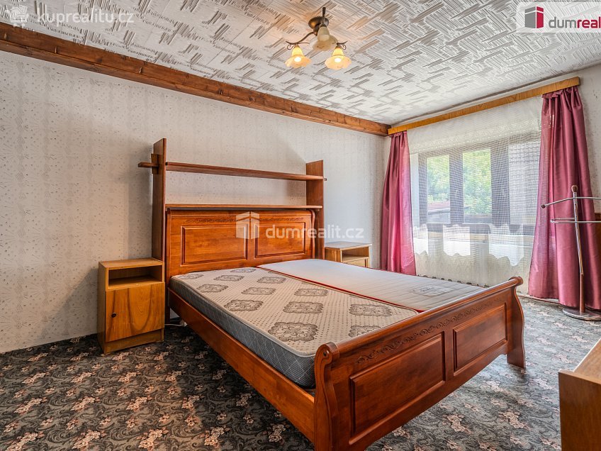 Prodej  rodinného domu 180 m^2 Bechlín, Bechlín 