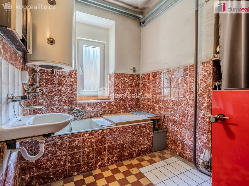 Prodej  rodinného domu 180 m^2 Bechlín, Bechlín 