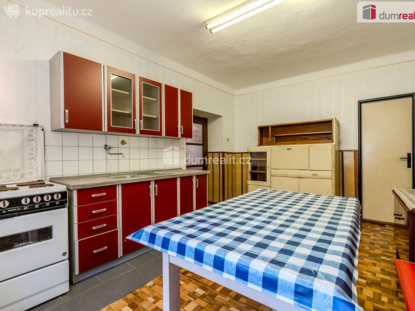 Prodej  rodinného domu 180 m^2 Bechlín, Bechlín 