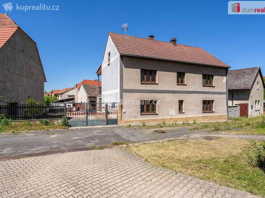 Prodej  rodinného domu 180 m^2 Bechlín, Bechlín 