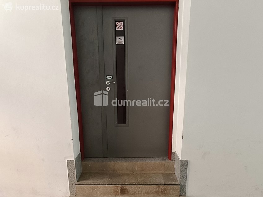 Pronájem  kanceláře 71 m^2 Čs. legií, Děčín 