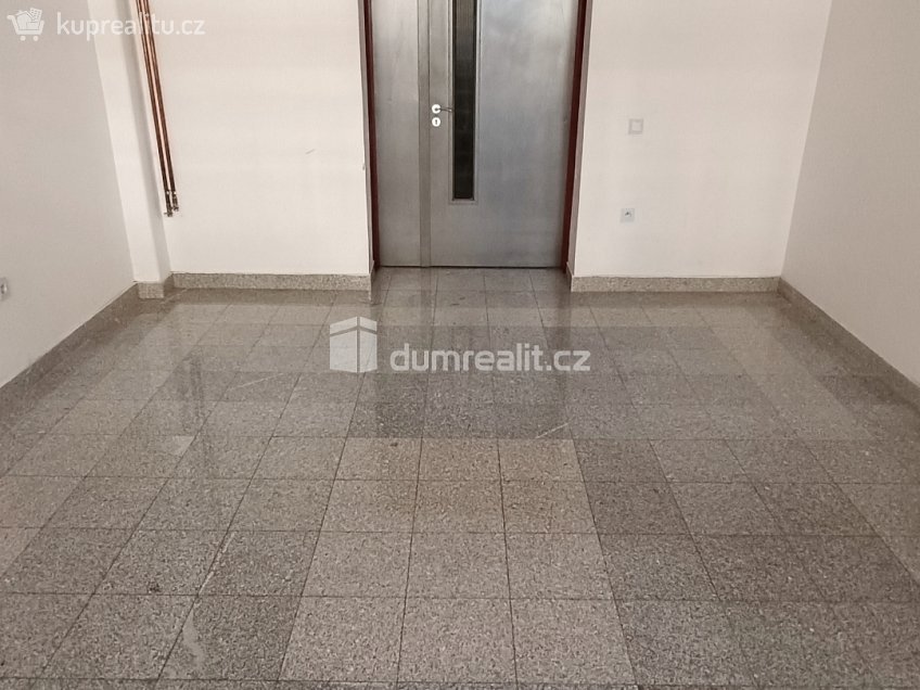 Pronájem  kanceláře 71 m^2 Čs. legií, Děčín 