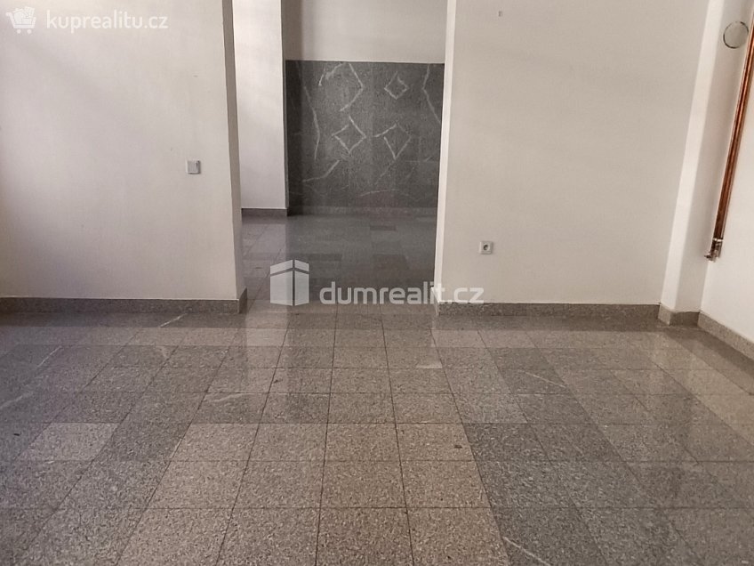 Pronájem  kanceláře 71 m^2 Čs. legií, Děčín 