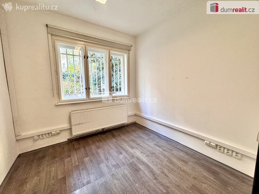 Pronájem  obchodních prostor 411 m^2 Bělehradská, Praha 2 