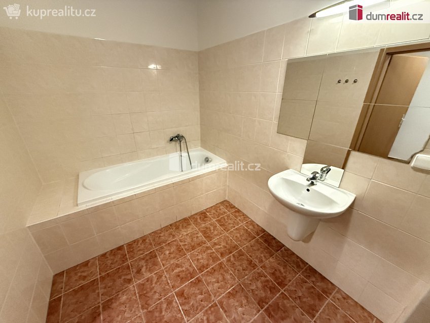 Pronájem bytu 2+kk 70 m^2 Slunečná, Černošice 