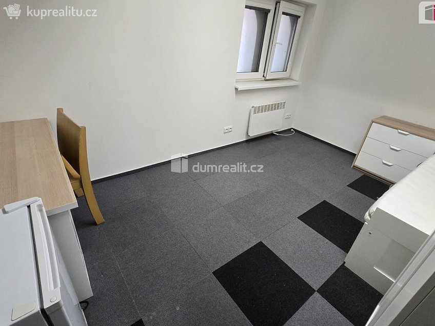 Pronájem bytu 1+kk 15 m^2 Pilská, Praha 14 