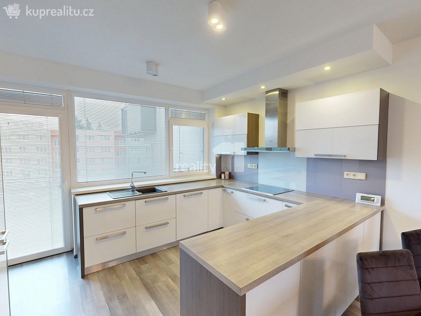 Pronájem bytu 4+kk 89 m^2 Dolnokubínská, Pelhřimov 