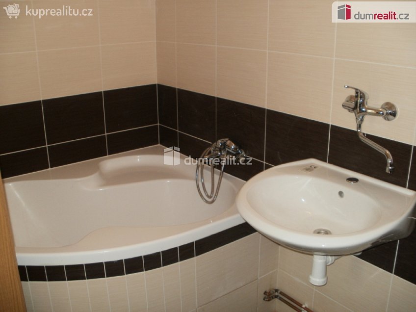 Pronájem bytu 2+kk 52 m^2 Branky, Branky 