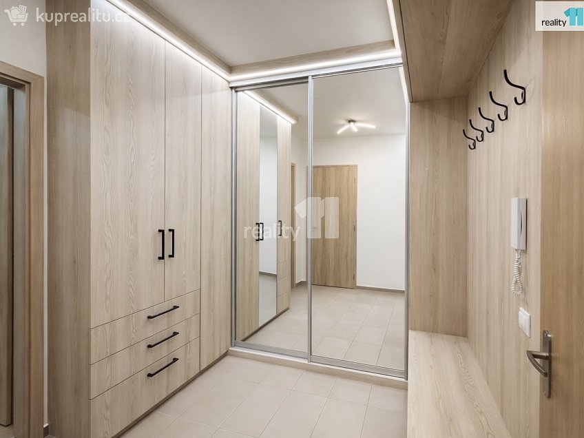 Pronájem bytu 3+kk 95 m^2 Ivana Hlinky, Praha 9 