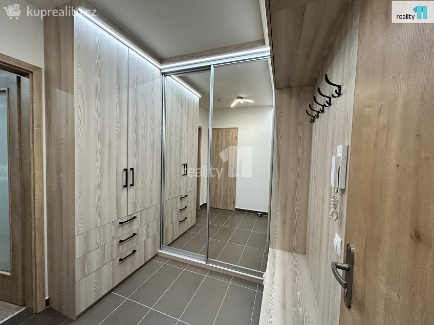 Pronájem bytu 3+kk 95 m^2 Ivana Hlinky, Praha 9 