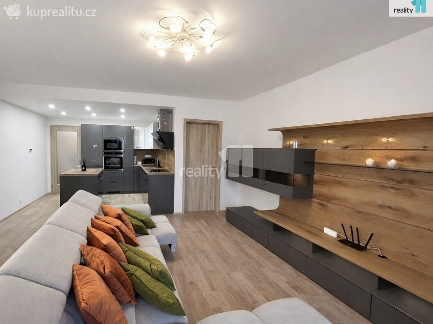 Pronájem bytu 3+kk 95 m^2 Ivana Hlinky, Praha 9 