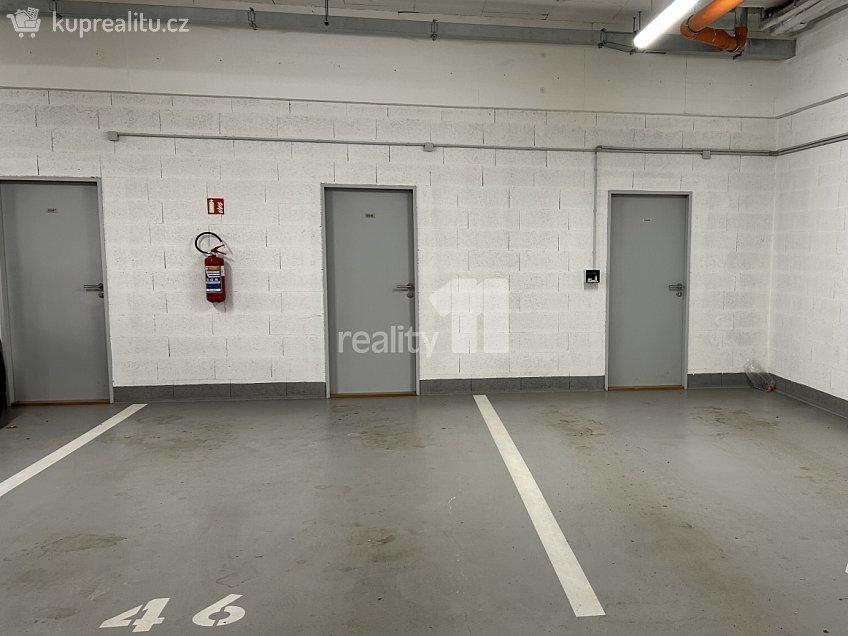 Pronájem bytu 3+kk 95 m^2 Ivana Hlinky, Praha 9 