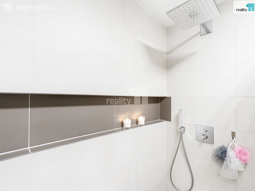 Pronájem bytu 3+kk 95 m^2 Ivana Hlinky, Praha 9 