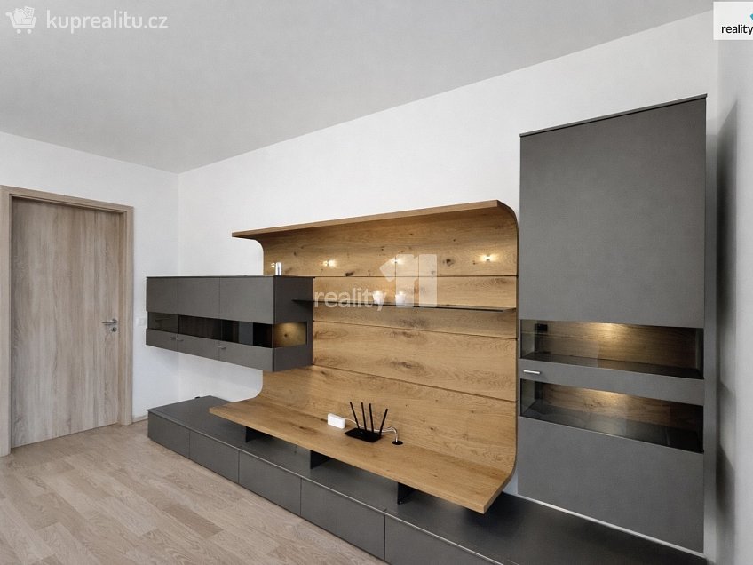 Pronájem bytu 3+kk 95 m^2 Ivana Hlinky, Praha 9 