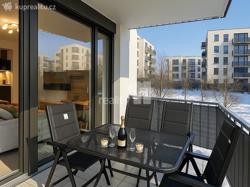 Pronájem bytu 3+kk 95 m^2 Ivana Hlinky, Praha 9 