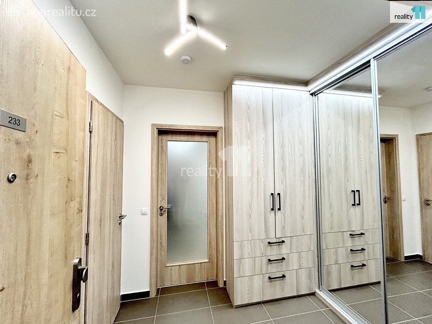 Pronájem bytu 3+kk 95 m^2 Ivana Hlinky, Praha 9 
