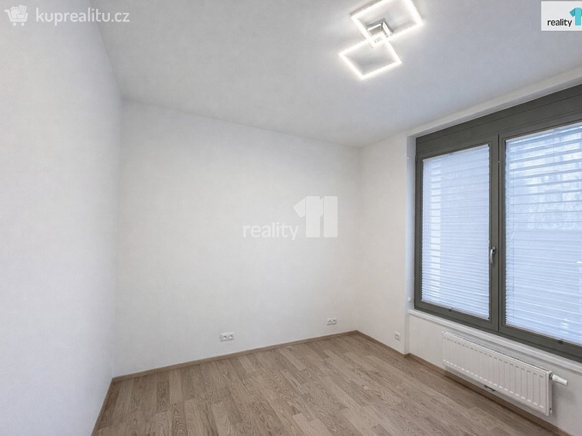 Pronájem bytu 3+kk 95 m^2 Ivana Hlinky, Praha 9 