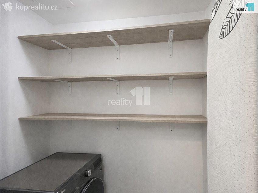 Pronájem bytu 3+kk 95 m^2 Ivana Hlinky, Praha 9 