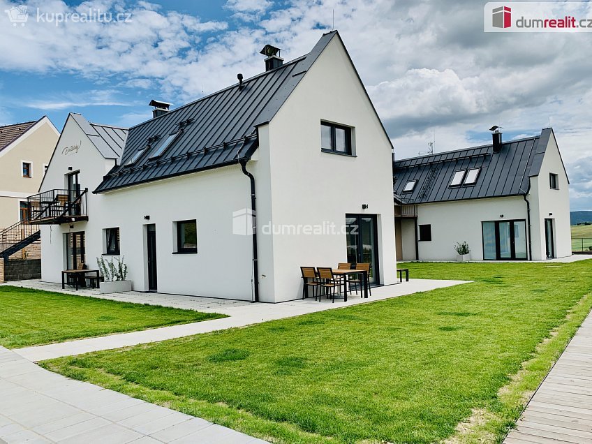 Prodej bytu 1+kk 47 m^2 Frymburk, Frymburk 