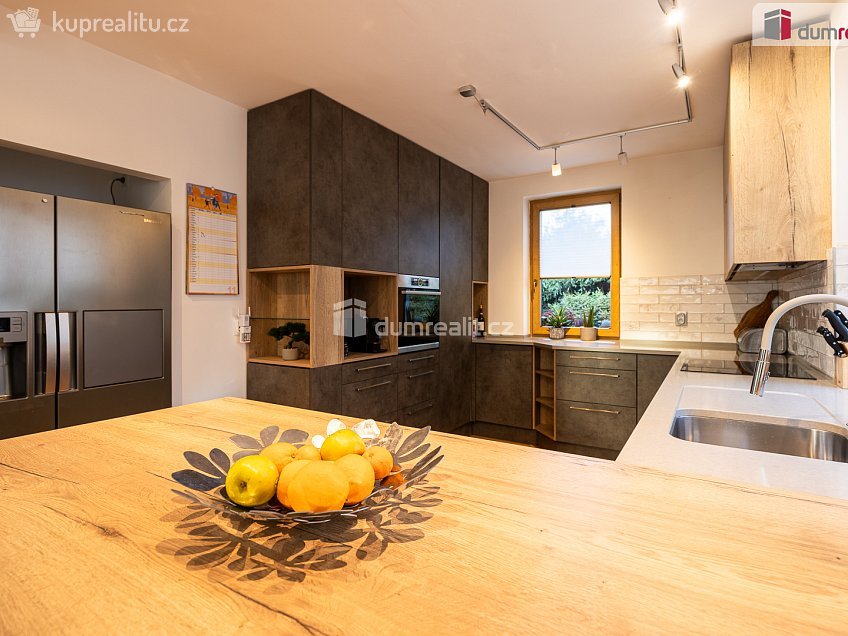 Prodej  vily 300 m^2 Jedlová, Říčany 