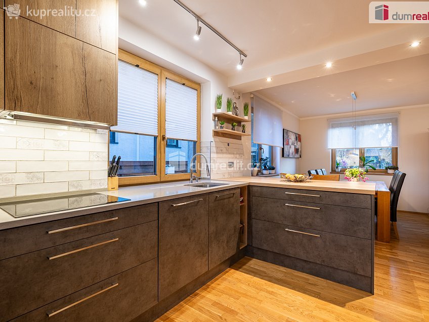 Prodej  vily 300 m^2 Jedlová, Říčany 