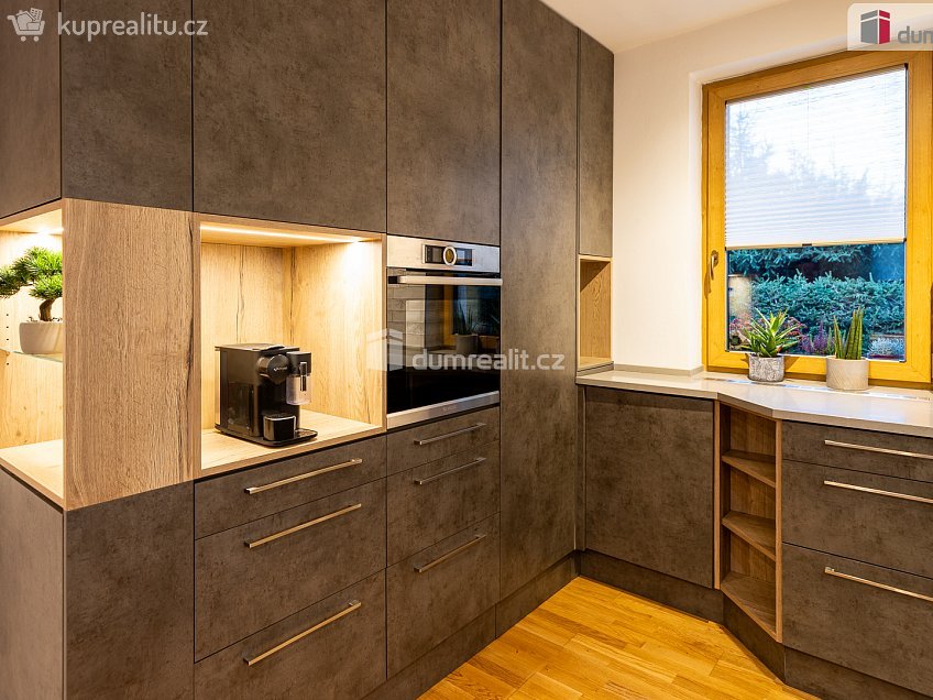 Prodej  vily 300 m^2 Jedlová, Říčany 