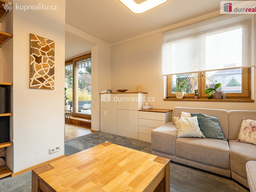 Prodej  vily 300 m^2 Jedlová, Říčany 