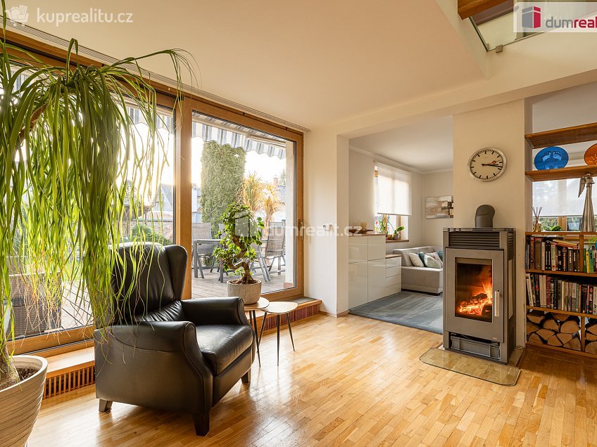 Prodej  vily 300 m^2 Jedlová, Říčany 