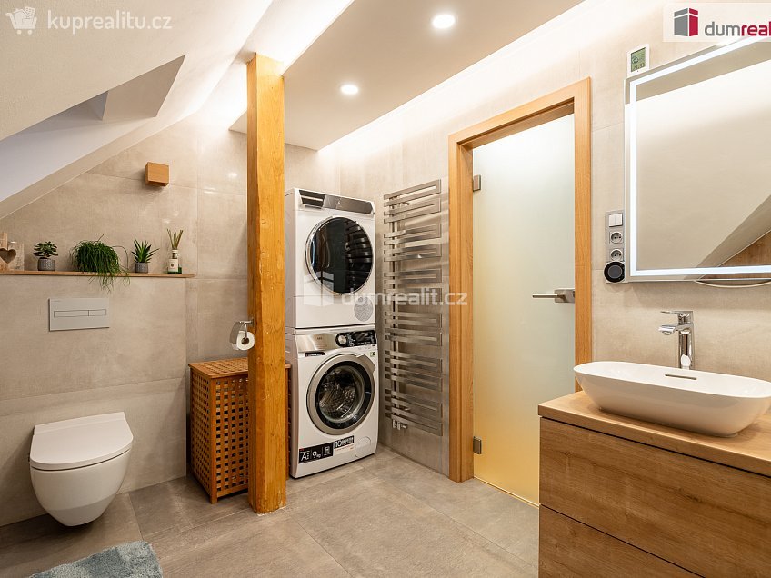 Prodej  vily 300 m^2 Jedlová, Říčany 