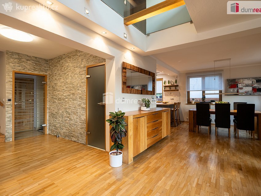 Prodej  vily 300 m^2 Jedlová, Říčany 