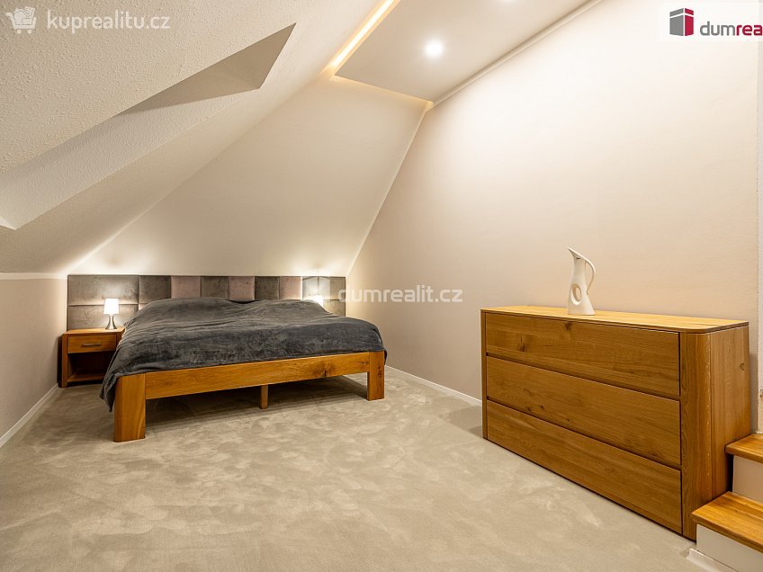 Prodej  vily 300 m^2 Jedlová, Říčany 