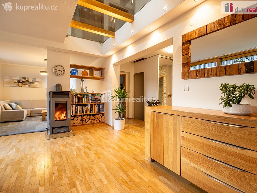 Prodej  vily 300 m^2 Jedlová, Říčany 