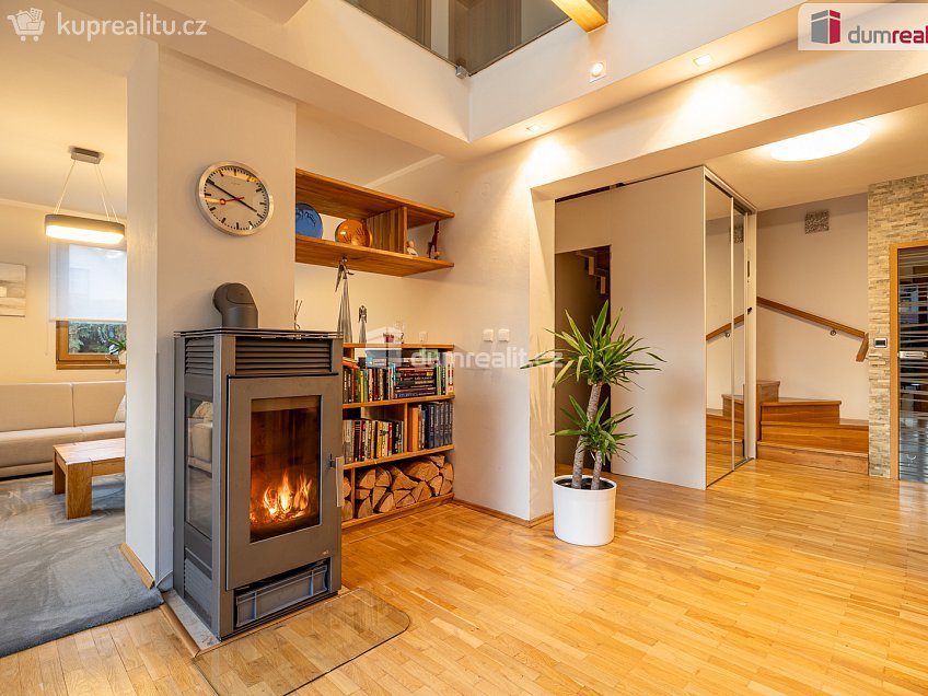 Prodej  vily 300 m^2 Jedlová, Říčany 