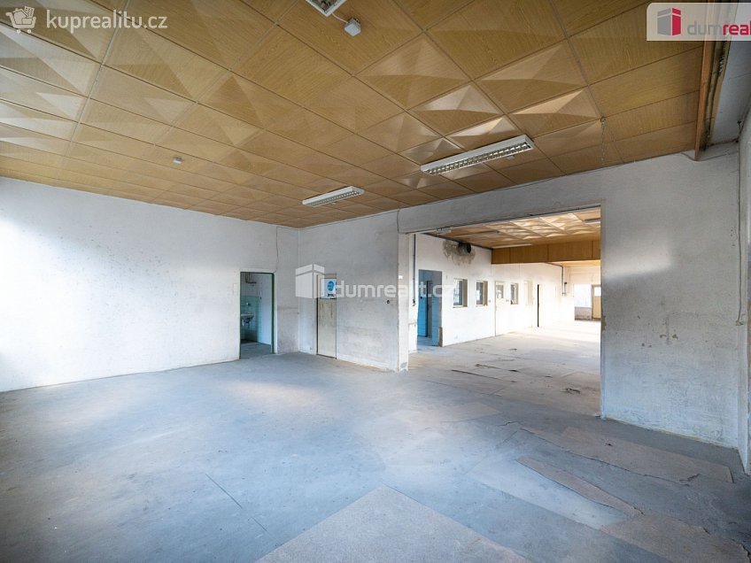 Pronájem  výrobních prostor 1895 m^2 Vacov, Vacov 
