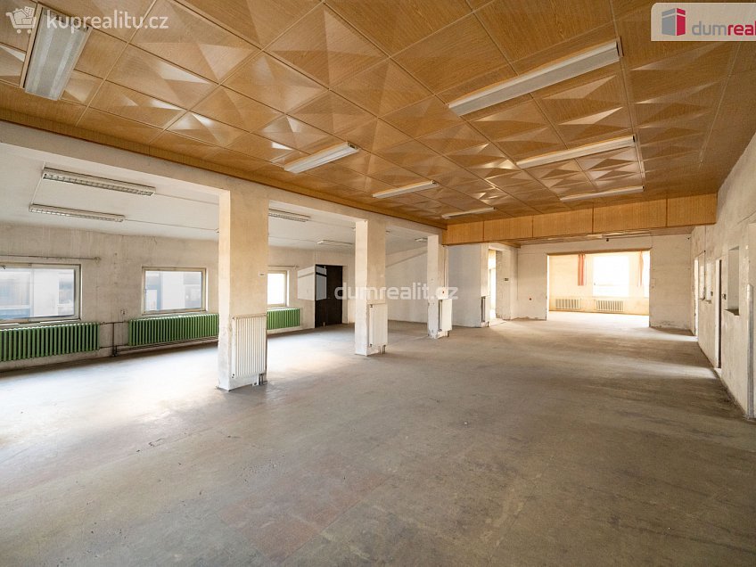 Pronájem  výrobních prostor 1895 m^2 Vacov, Vacov 