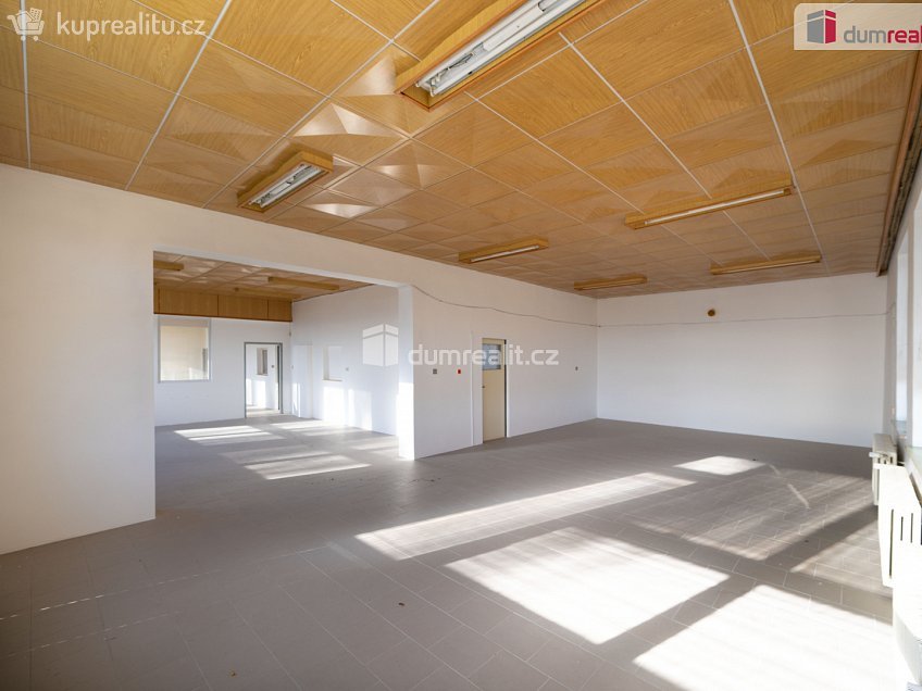 Pronájem  výrobních prostor 1895 m^2 Vacov, Vacov 