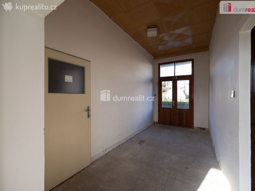 Pronájem  výrobních prostor 1895 m^2 Vacov, Vacov 