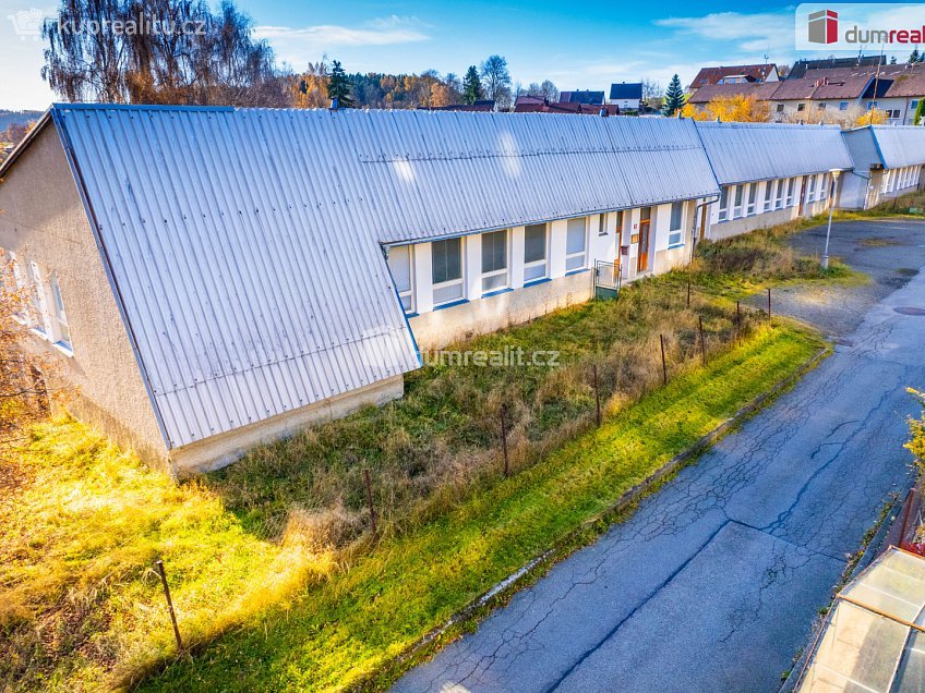 Pronájem  výrobních prostor 1895 m^2 Vacov, Vacov 